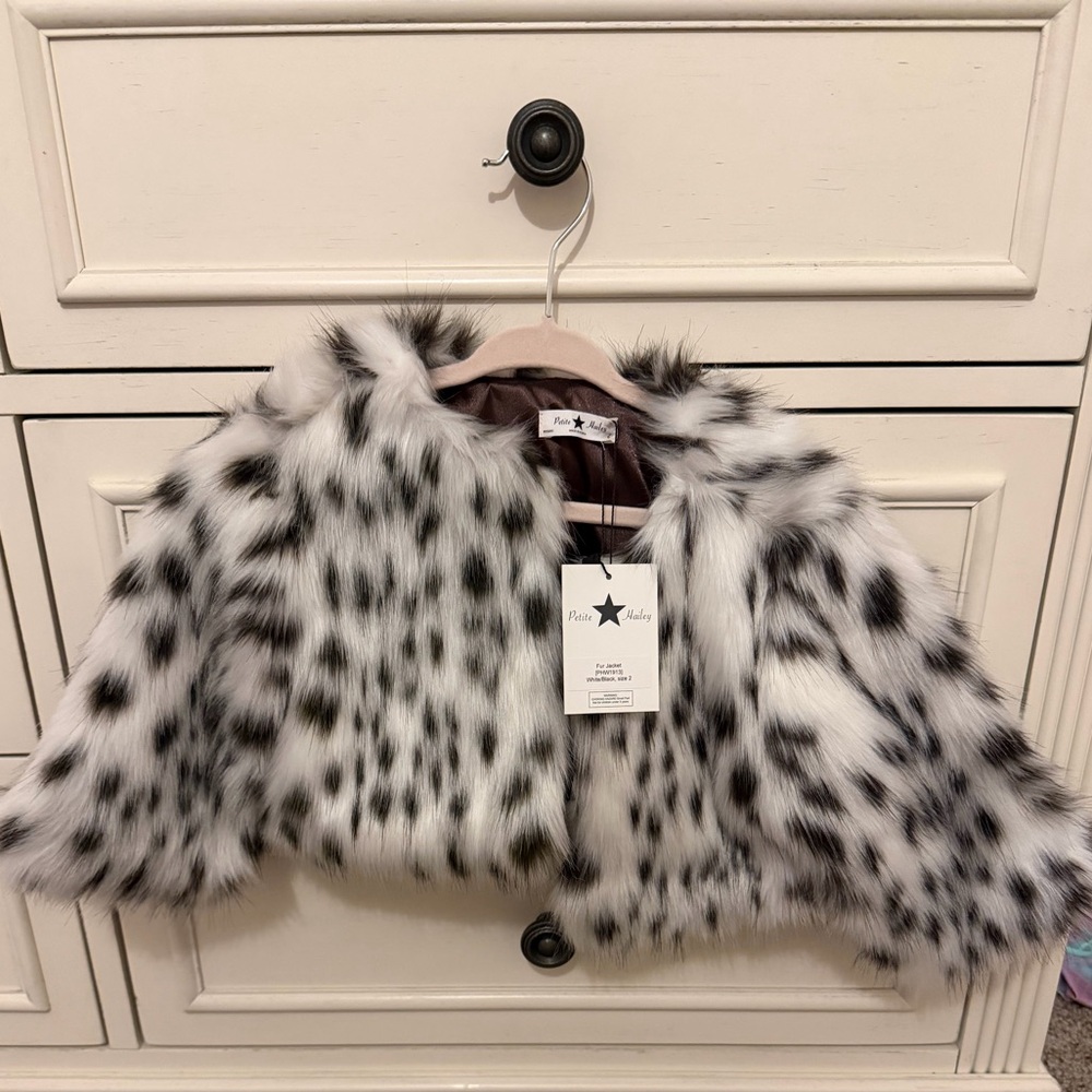 Petite Hailey Faux Fur Jacket size 2 NWT - Picture 6 of 11